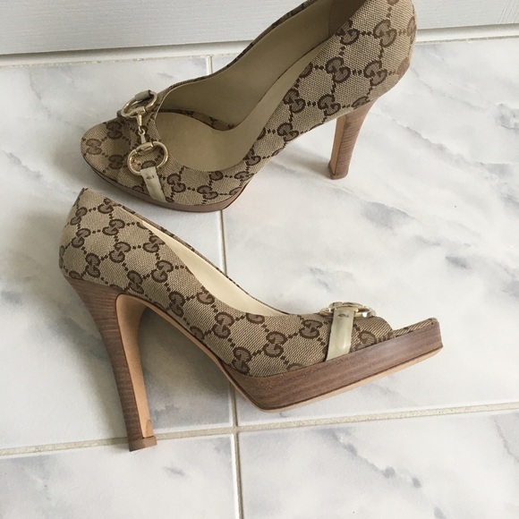 Size 10 Gucci canvas peep-toed shoes. - Picture 3 of 3